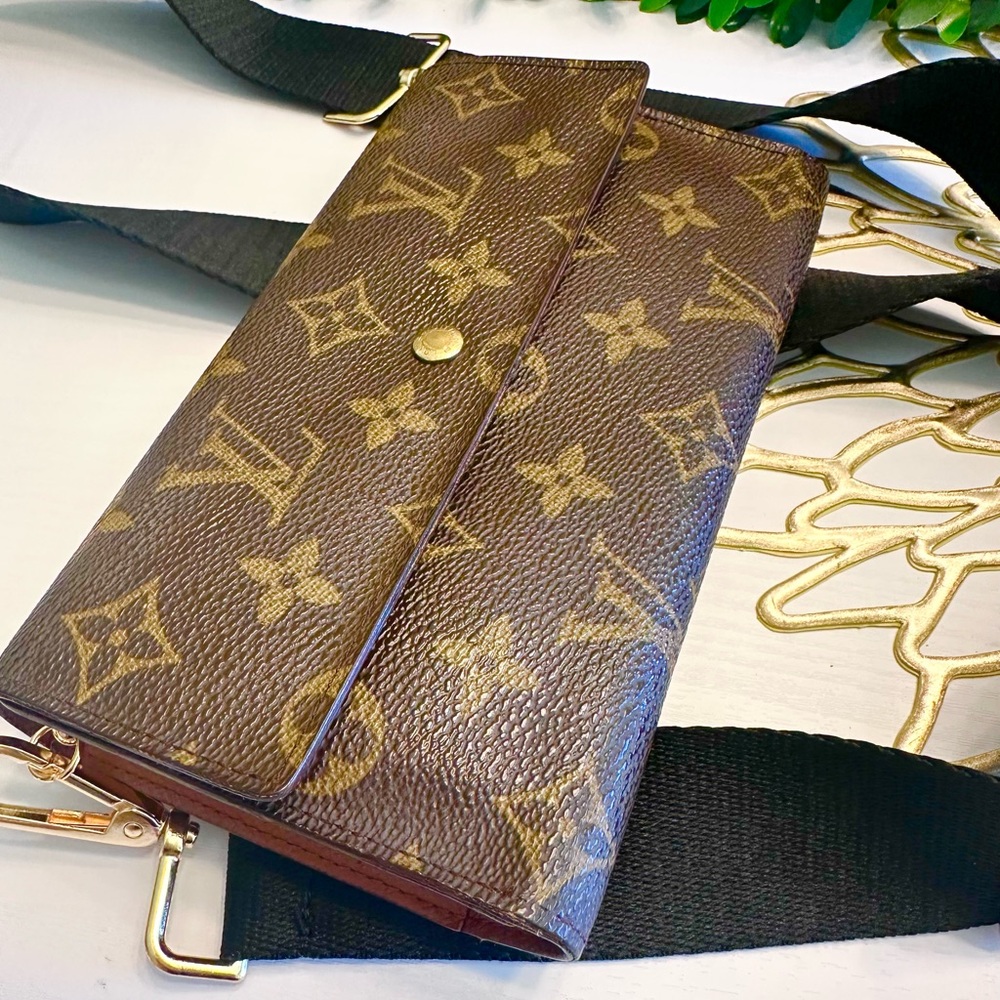 Louis Vuitton Monogram Sarah Wallet - Picture 10 of 14